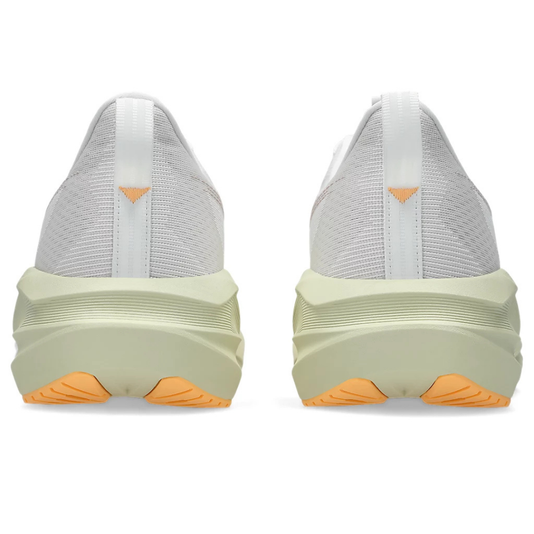 Novablast 5 -White/Fawn